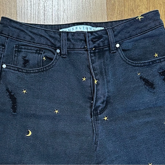 Tinseltown Distressed Black Decorative Jeans - Picture 4 of 7
